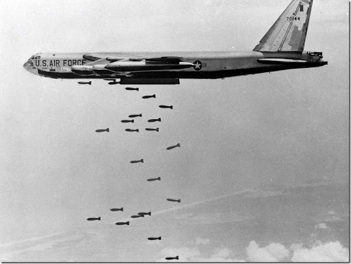 Máy bay B52 dải bom ở miền Bắc